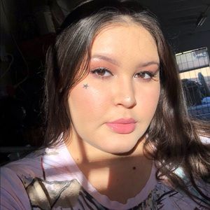 Meet your Posher, Dalia